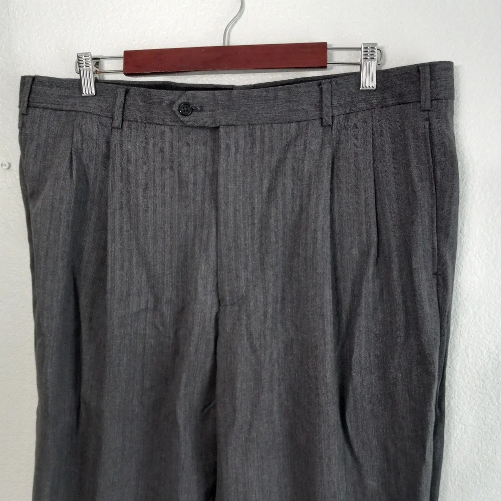 Jos. A Bank Men's Gray Fine Herringbone Subtle Stripes Pattern Suit
